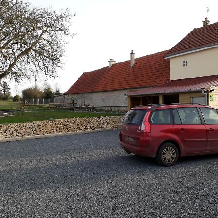 Gite " Le Vieux Noyer" Liesville-sur-Douve Bagian luar foto