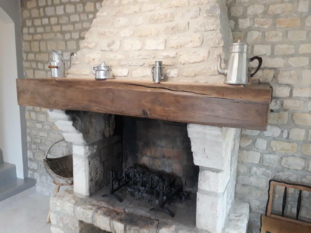 Gite " Le Vieux Noyer" Liesville-sur-Douve Bagian luar foto