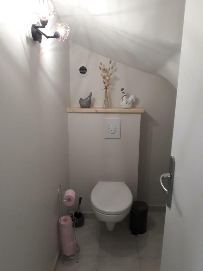 Gite " Le Vieux Noyer" Liesville-sur-Douve Bagian luar foto