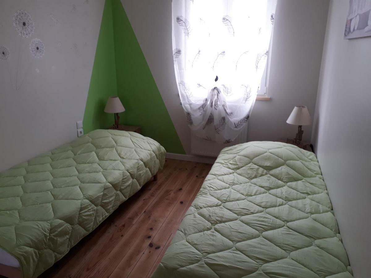 Gite " Le Vieux Noyer" Liesville-sur-Douve Bagian luar foto