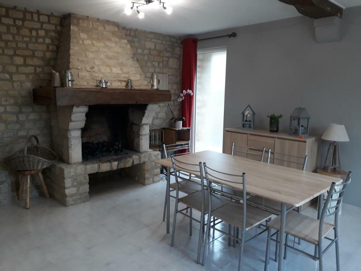 Gite " Le Vieux Noyer" Liesville-sur-Douve Bagian luar foto