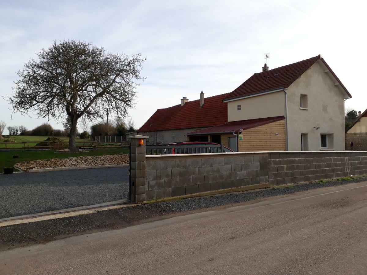 Gite " Le Vieux Noyer" Liesville-sur-Douve Bagian luar foto