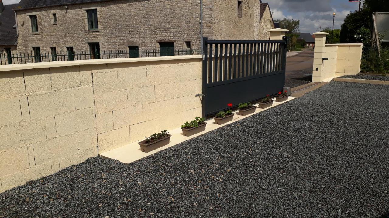 Gite " Le Vieux Noyer" Liesville-sur-Douve Bagian luar foto
