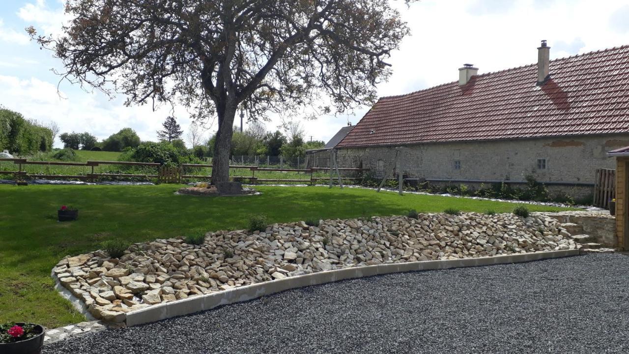 Gite " Le Vieux Noyer" Liesville-sur-Douve Bagian luar foto